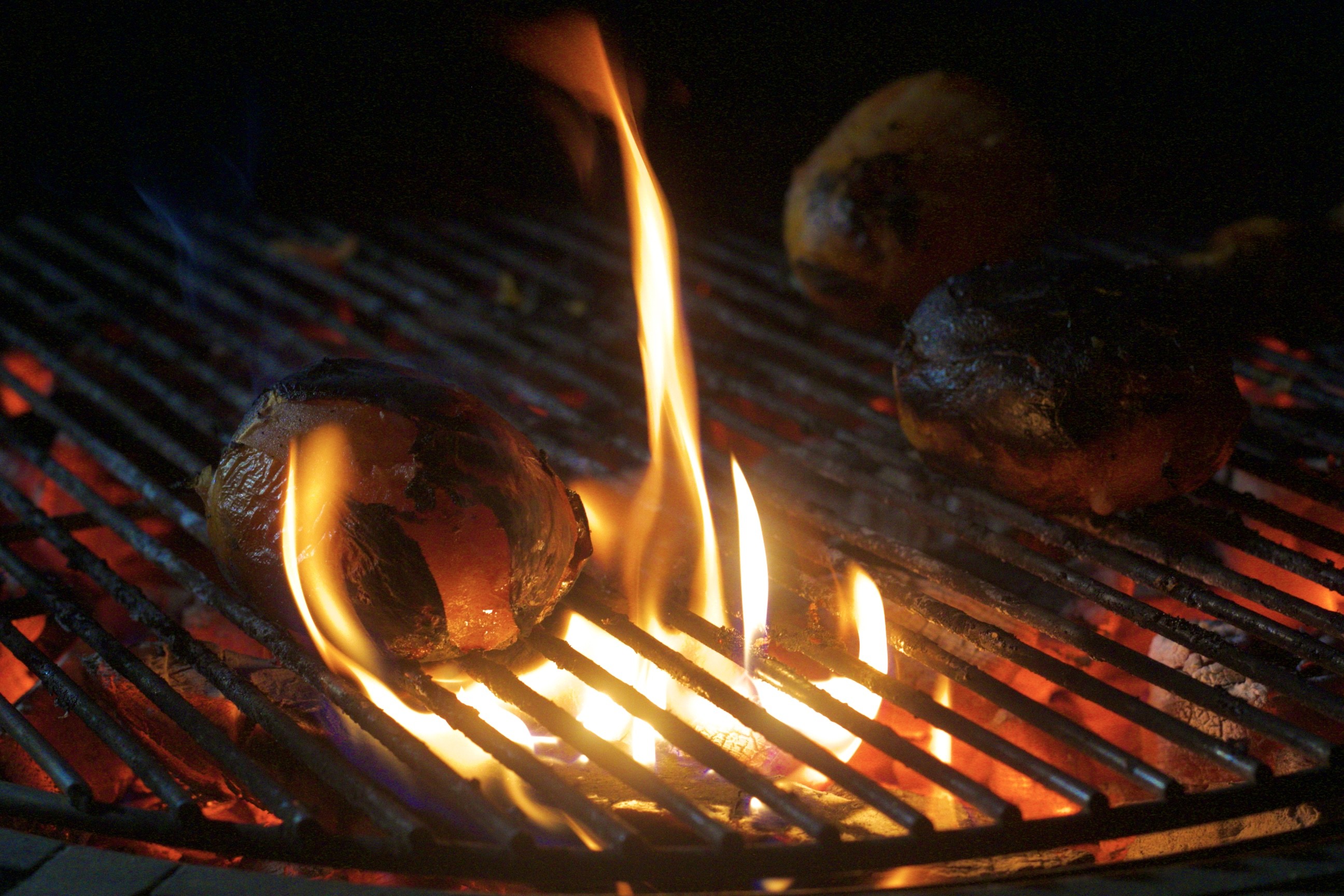 Fire roasting salsa ingredients